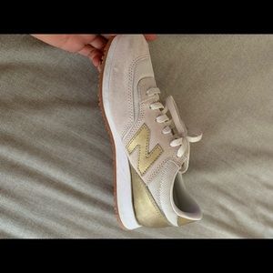 New balance nude sneakers